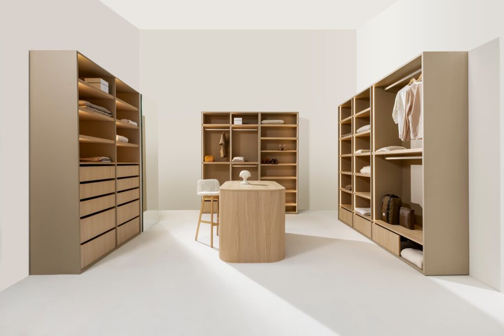 Canova Walk-In Closet